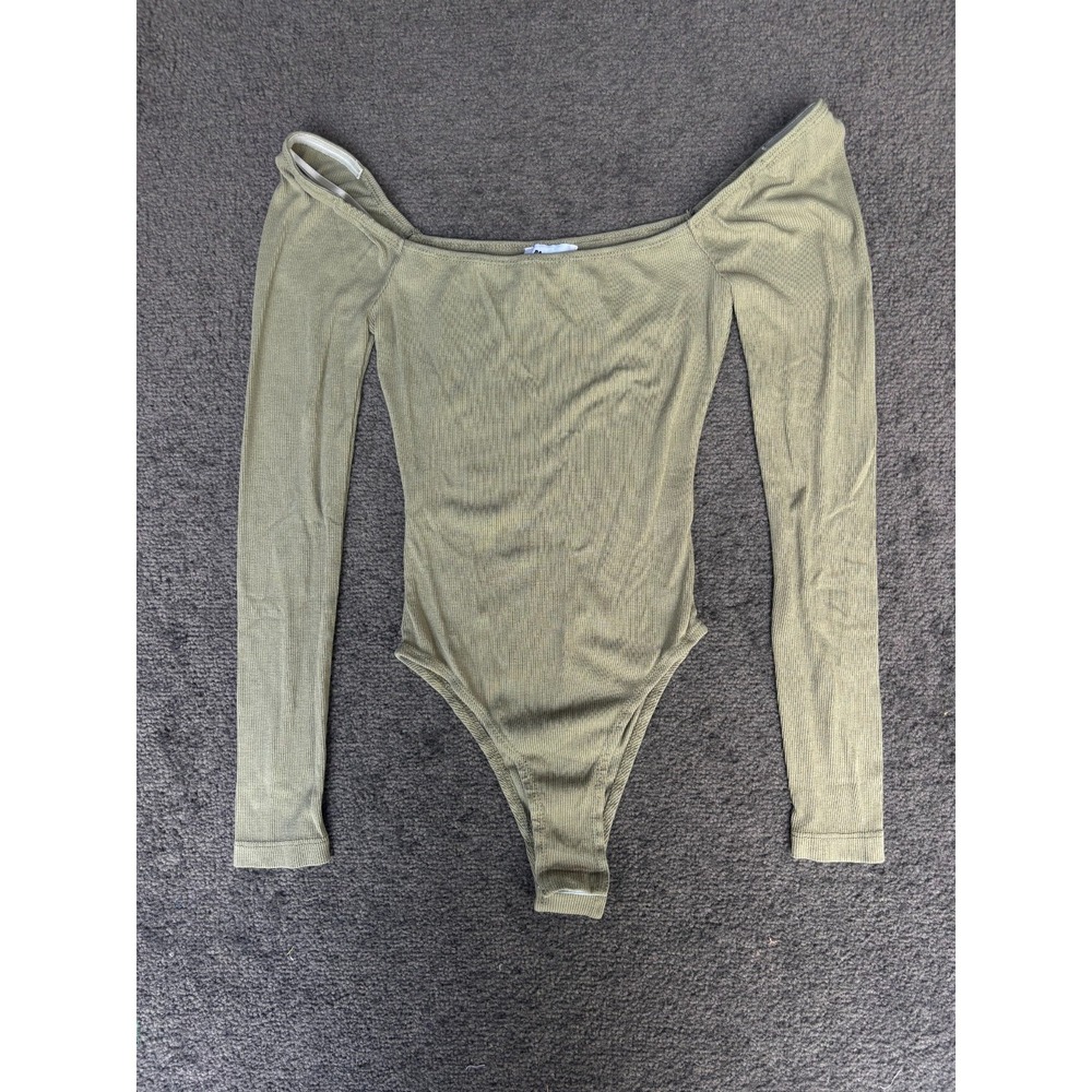 Princess Polly Off Shoulder Bodysuit Women's Size 0 Green Ribbed Long Sleeve‎